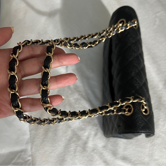 Chanel Medium Classic - Black and Gold - Picture 4 of 12